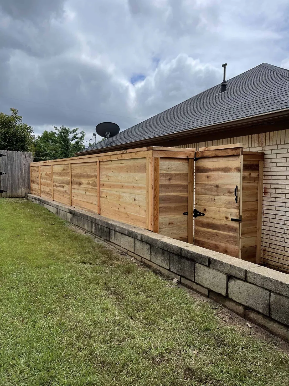 Horizontal cedar fence on a retaining wall, a modern fence style in Tulsa, OK